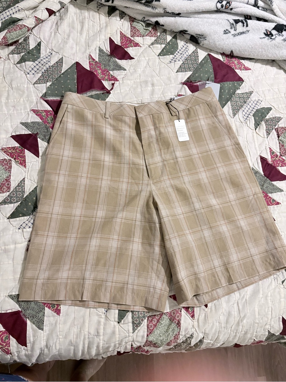 Walter Hagen Beige Plaid Flat Front Golf Shorts